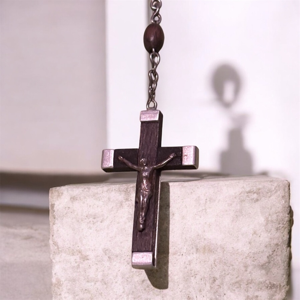 Vintage Wooden Silver Tone Rosary w/ Crucifix Pendant